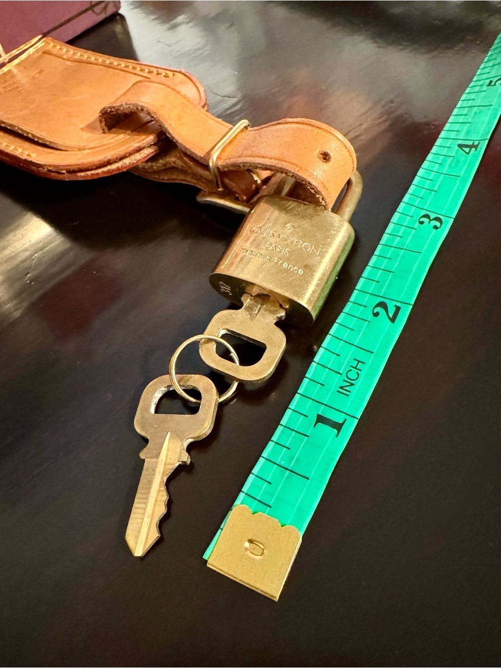 Authentic Louis Vuitton Vachetta Luggage Tag Lock 2 Keys 312 & Box Set - Picture 2 of 10